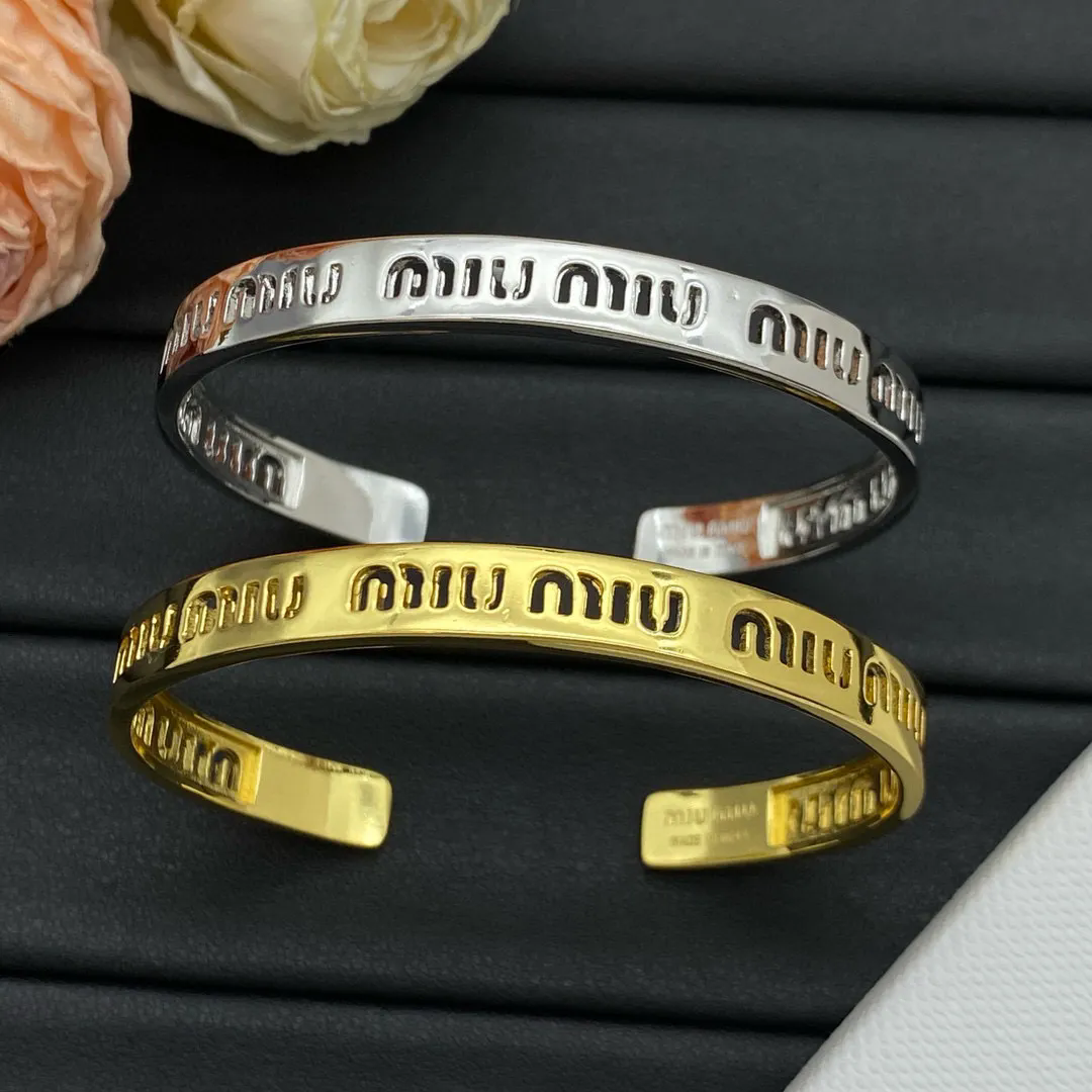 Bracelet opening hollow design classic high temperament fashion trend Joker bracelet