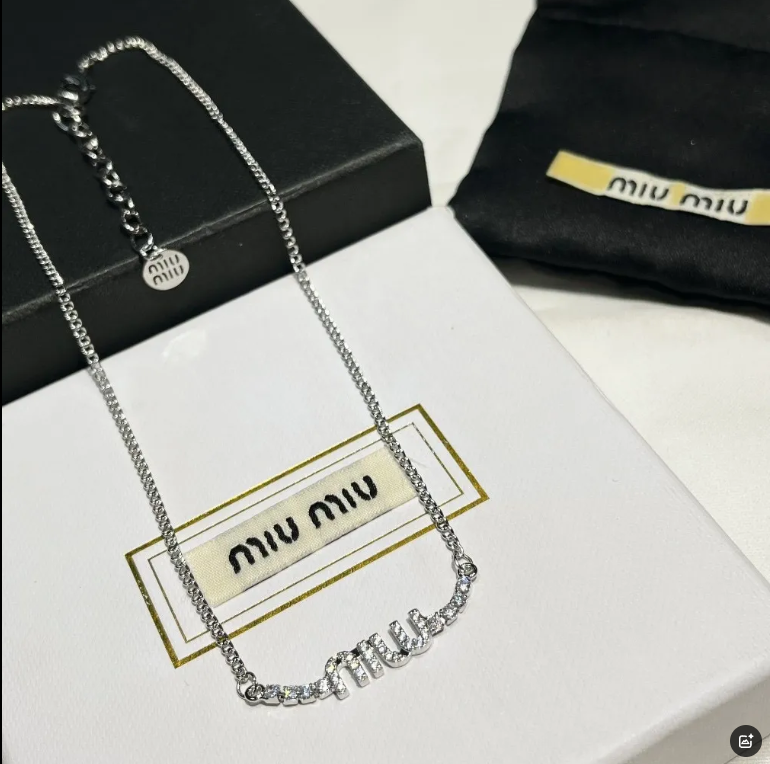 B088 miumiu necklace