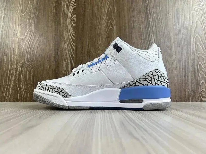 Air Jordan 3 Retro 'UNC' - CT8532 104 - US 11 - near new condition, original box