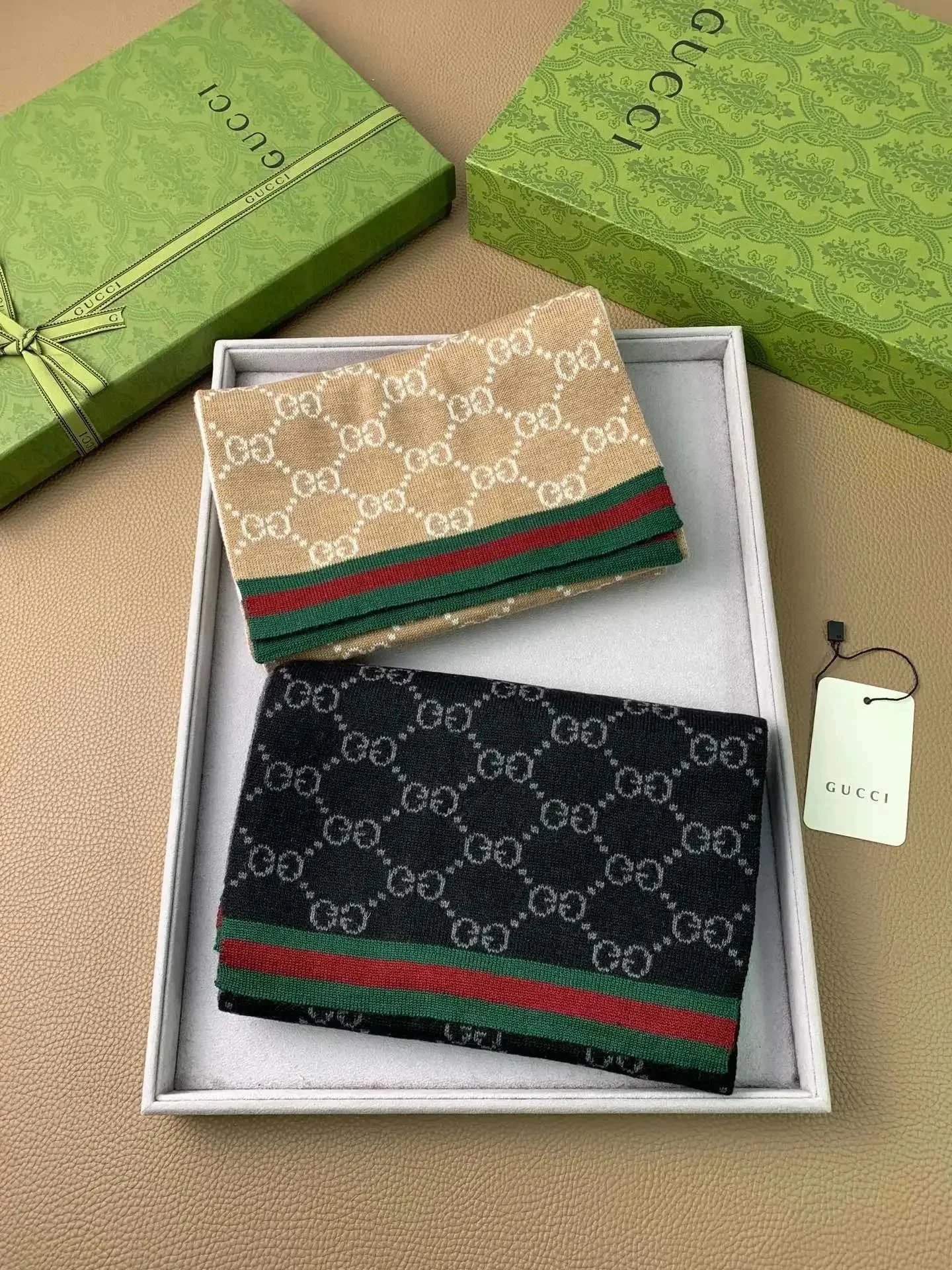 Luxury Designer Scarf with Letter Design, Fashionable Two-Tone Leisure Style, Perfect Christmas Gift