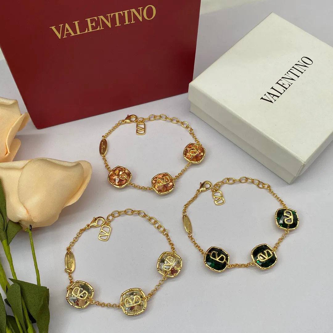 Classic Huajia Bracelet Diamond Joker High Yan Value Explosions Advanced Explosions European and American V-shaped Mother Bracelet Women's Trend -0276