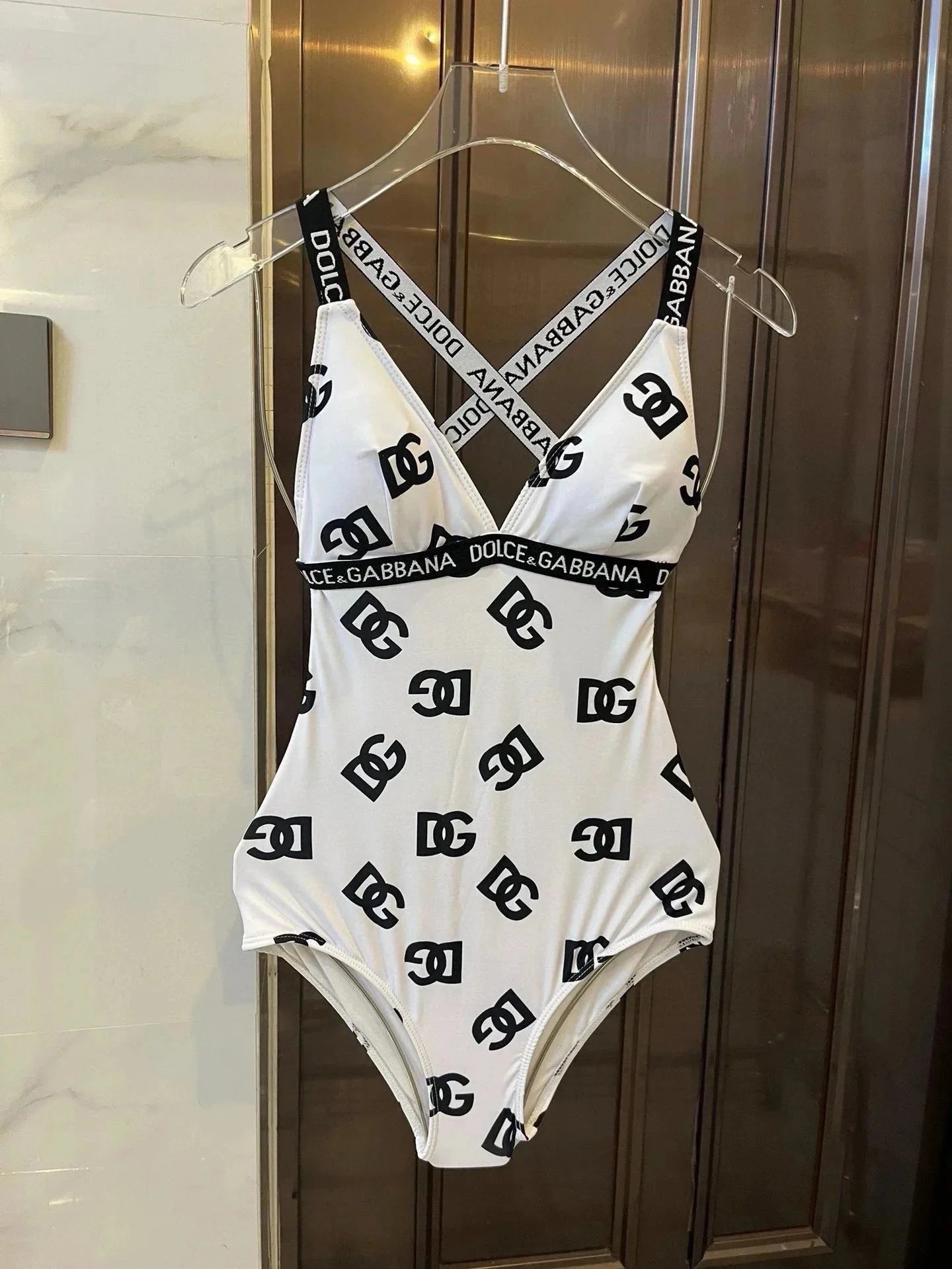 Trendy and fashionable swimsuit 007