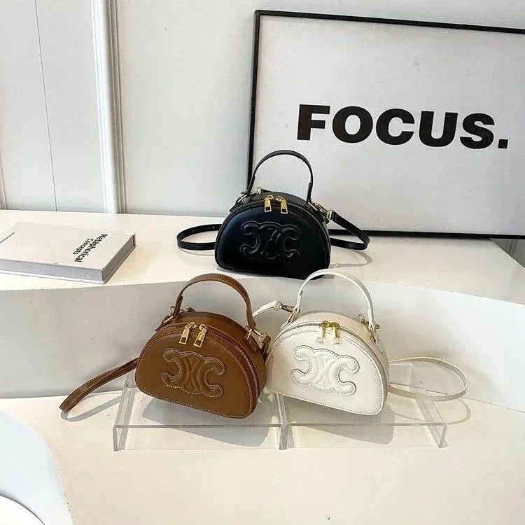 New fashion net red trend autumn and winter foreign style Joker shoulder portable messenger bag