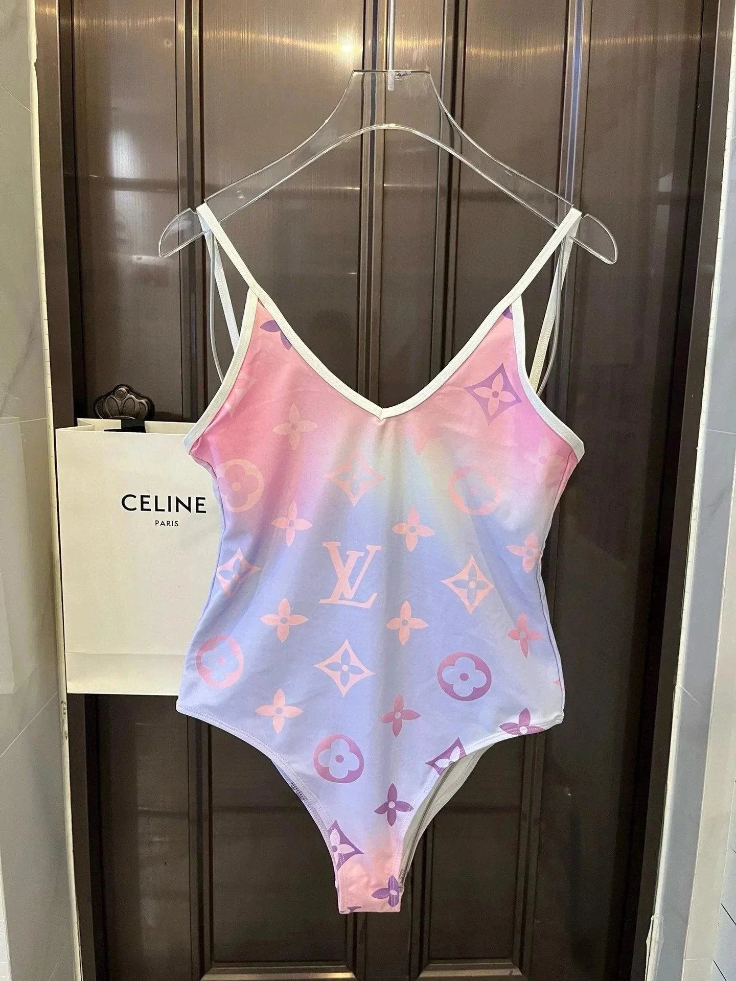 Trendy and fashionable swimsuit 009