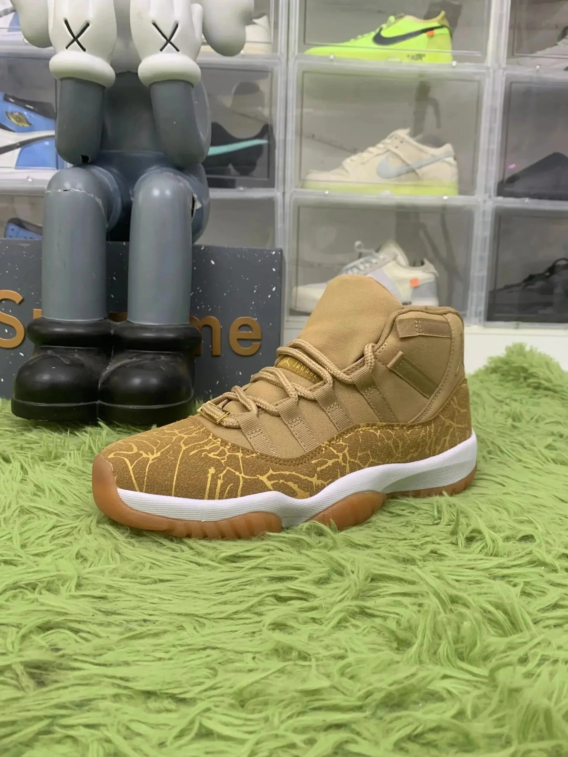 11 "Olive Luxe" Gets Coated in Shimmery Suede