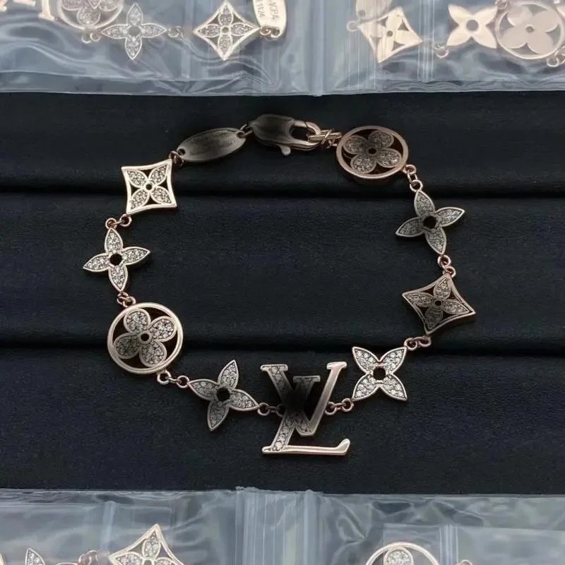Star exquisite bracelet love heavy industry niche button design luxury sweet high-end accessories -0750