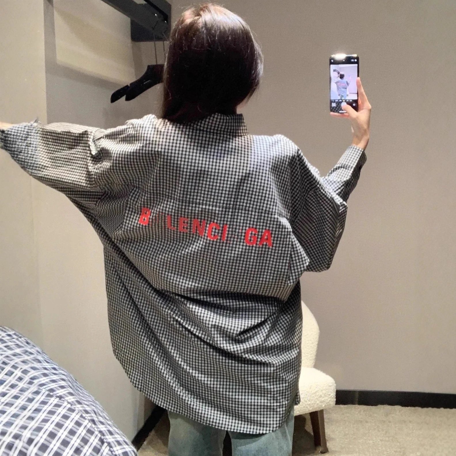 SS25早秋新款巴黎B家黑白棉府锦缎背后字母格纹衬衫男女