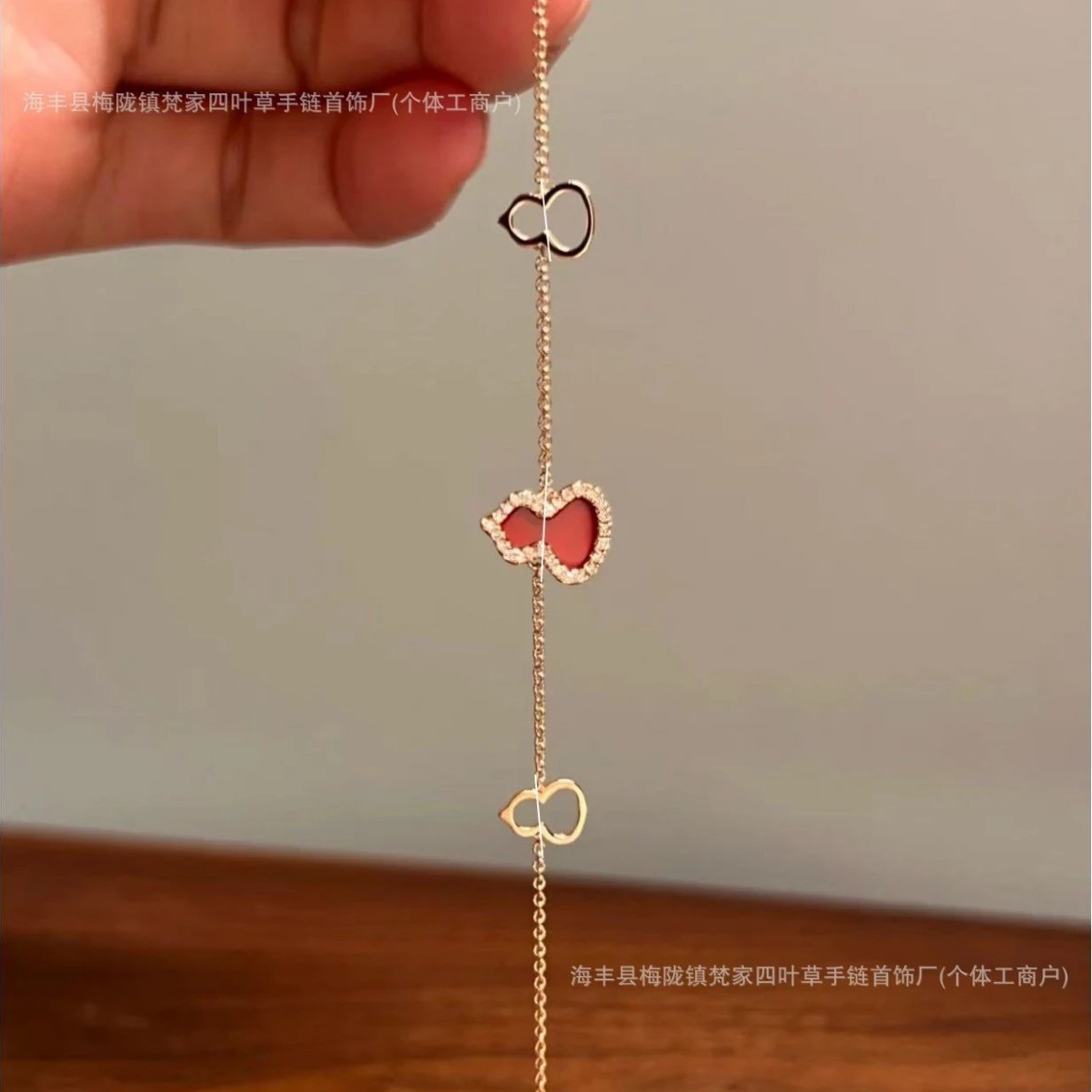 麒麟2025新款轻奢红玉髓红玛瑙五葫芦手链女镀18k玫瑰金镶钻镂空