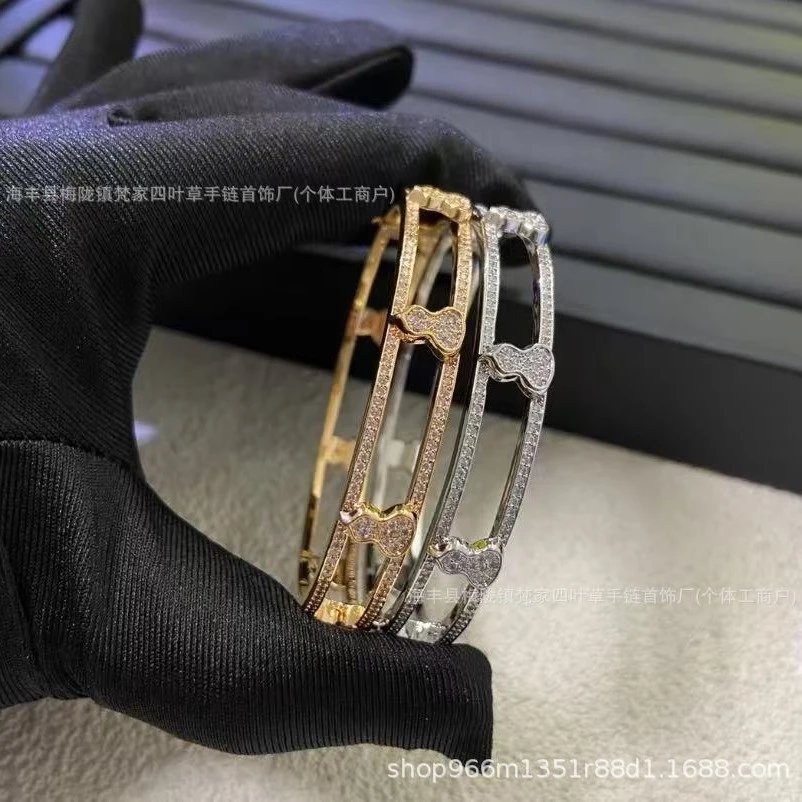 麒­麟镂空系列钻石三葫芦红玛瑙间钻手镯情侣款镀18K玫瑰金手环