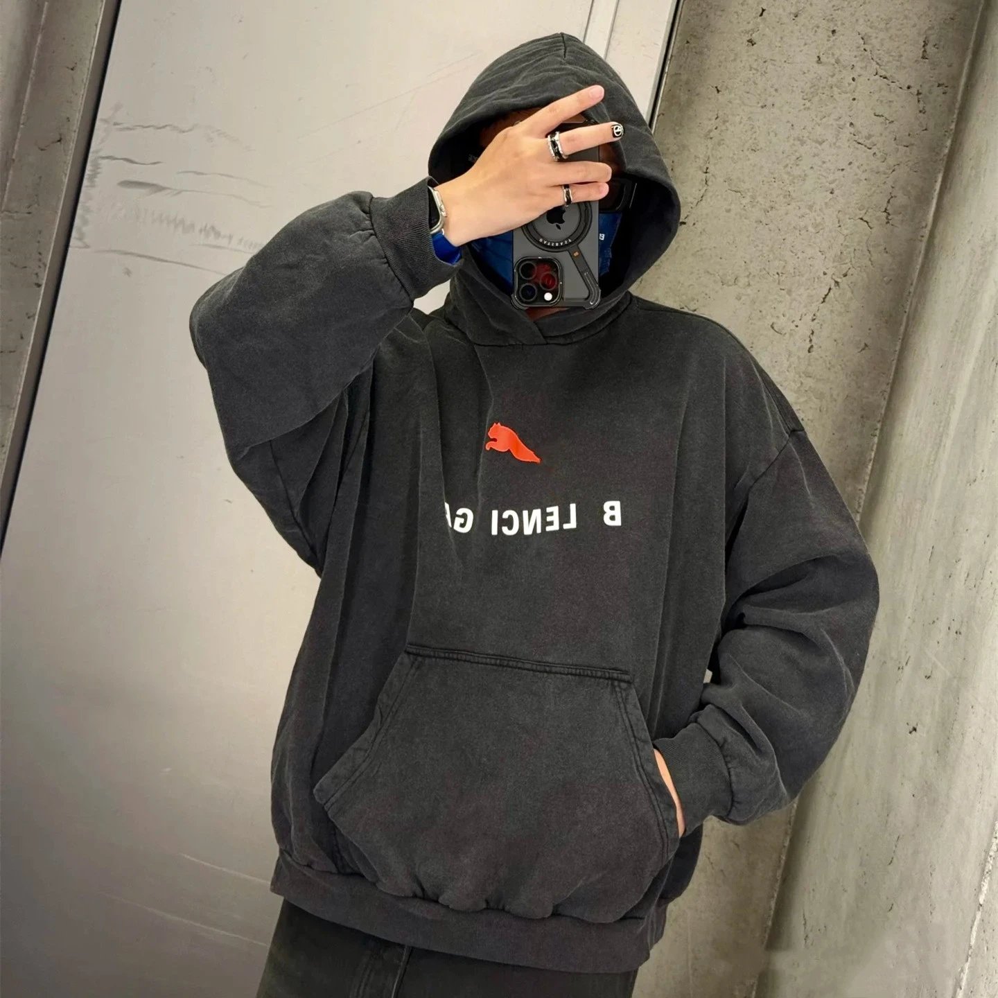 高品巴黎B家联名款豹子刺绣LOGO洗水黑做旧帽衫卫衣男女