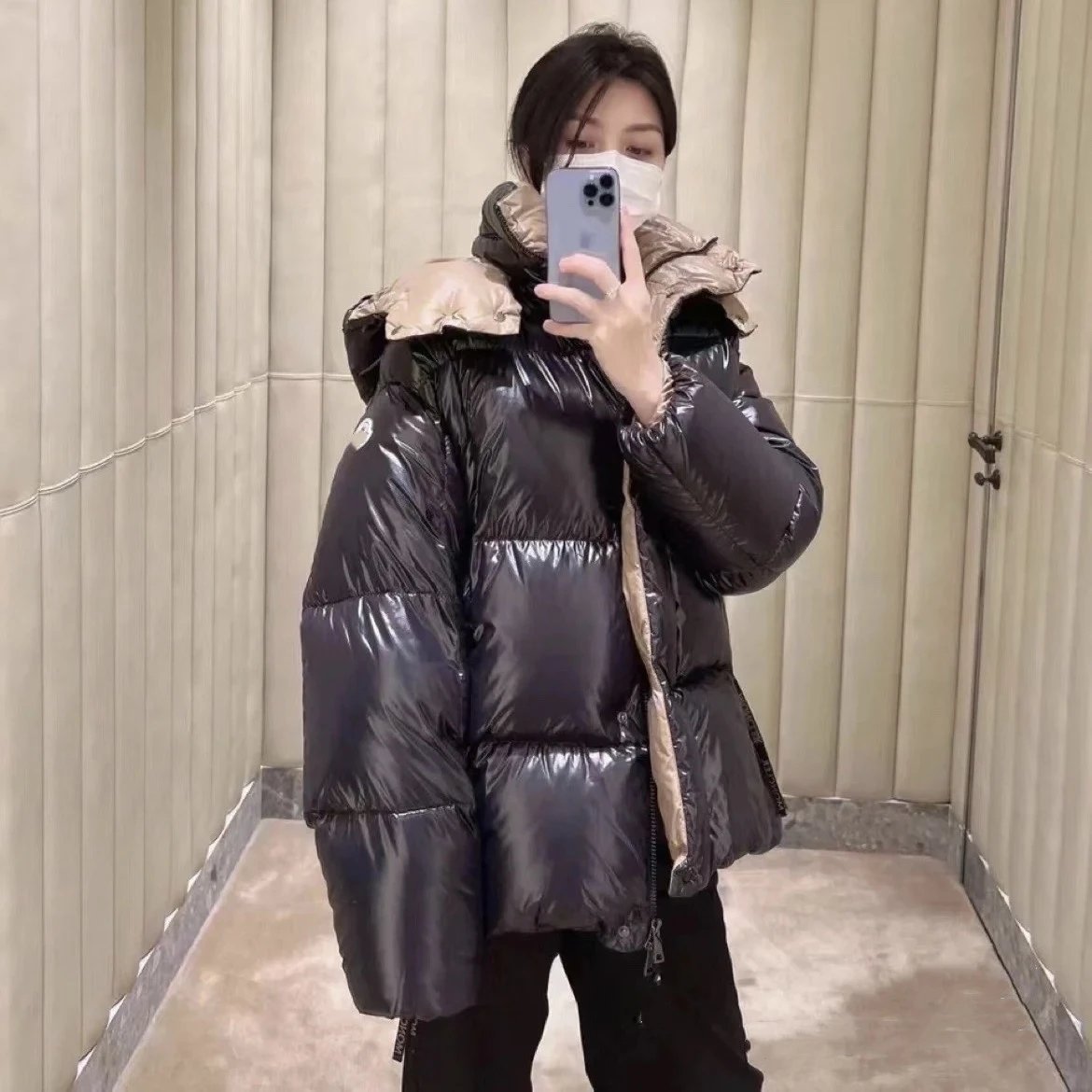 M蒙家闪亮漆面尼龙黑金撞色90白鸭绒短款羽绒服女装