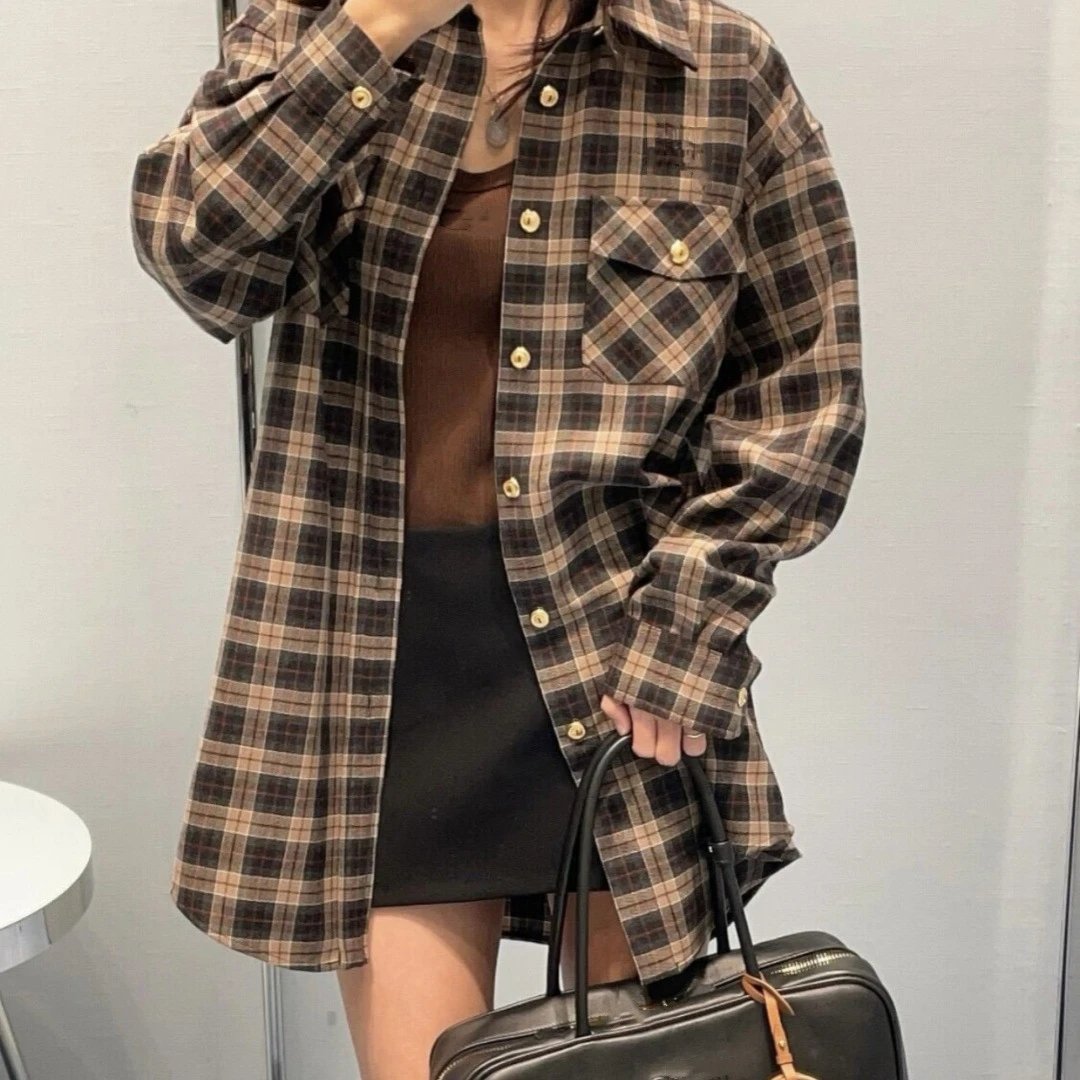 2025早春新款MIU家英格兰学院风绣花标志男女长款格子衬衫衬衣