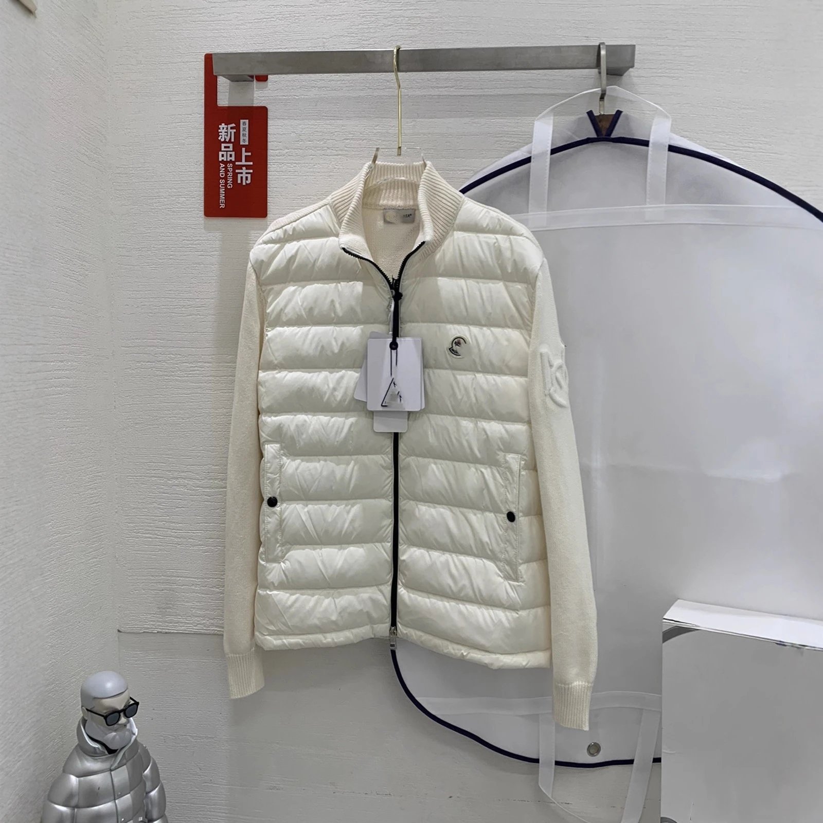 M蒙家纯色Logo贴标拼接针织衫90白鸭绒羽绒服外套