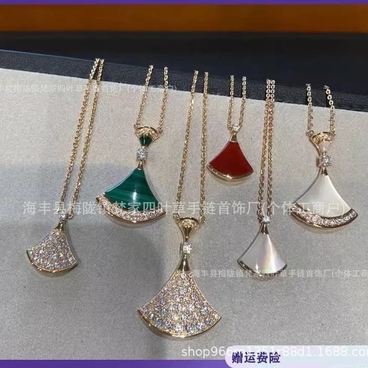 新款扇形小裙子项链女纯银镀18K金轻奢白贝母锁骨链大扇子吊坠