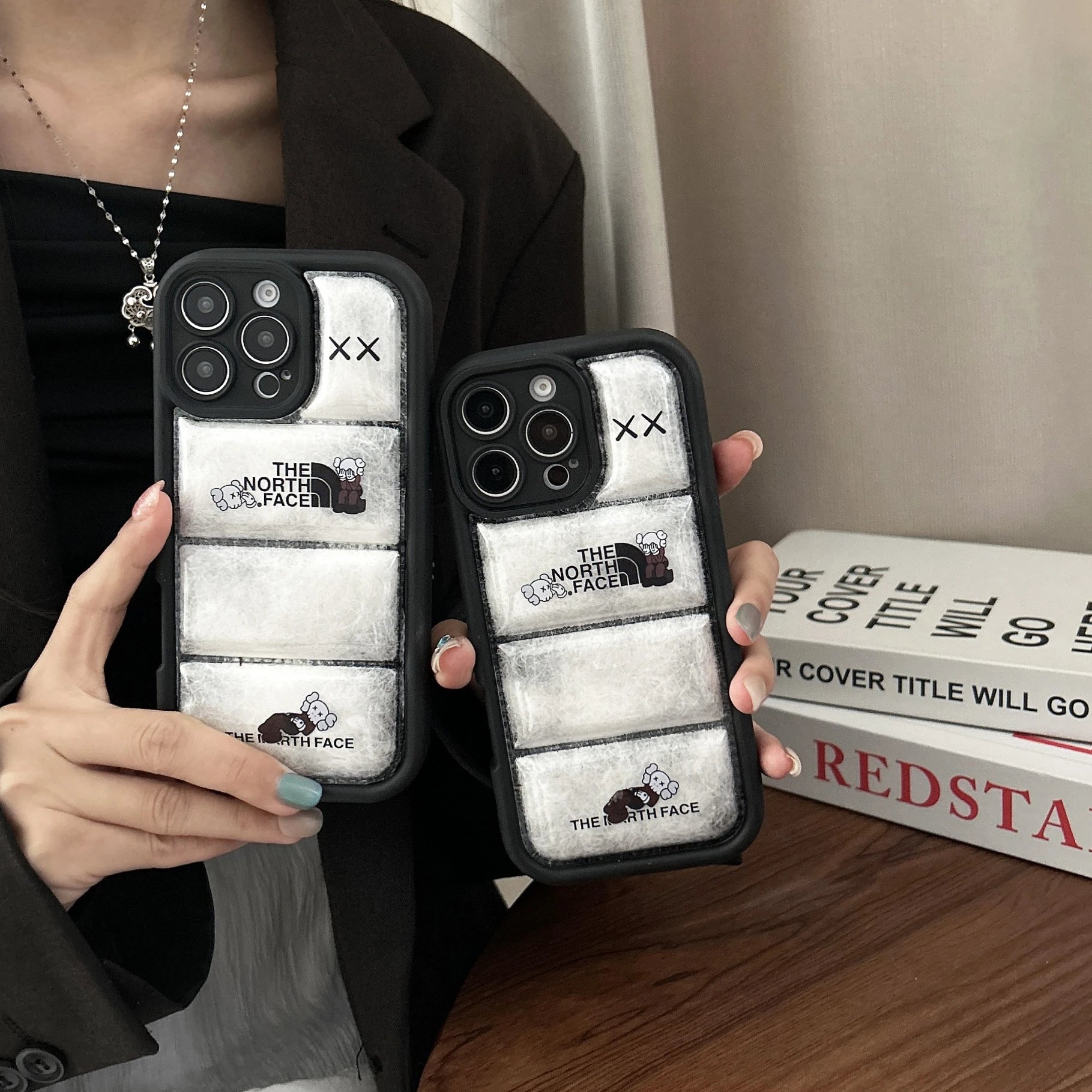 秋冬真空充棉羽绒服苹果13手机壳透明潮牌16promax创意个性15