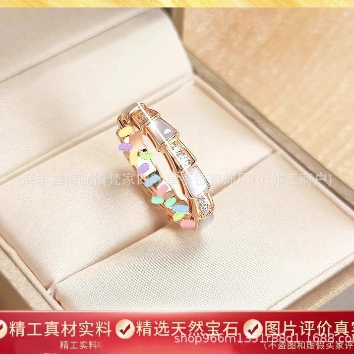 v金宝家蛇骨戒指女白贝母设计18K玫瑰金高级感镶钻轻奢