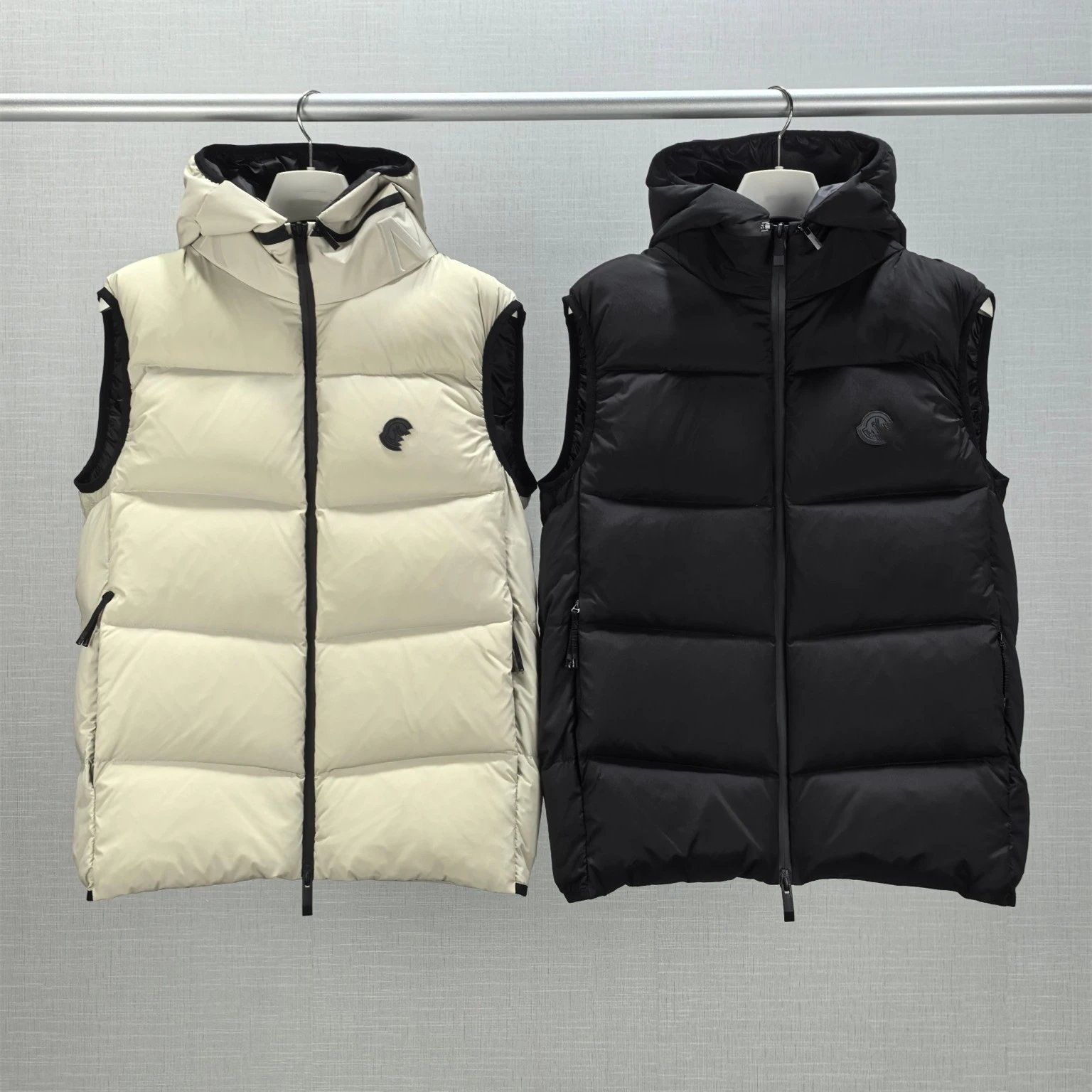 2025秋冬新款M蒙家斜纹绗缝连帽90白鸭绒羽绒服马甲外套男女