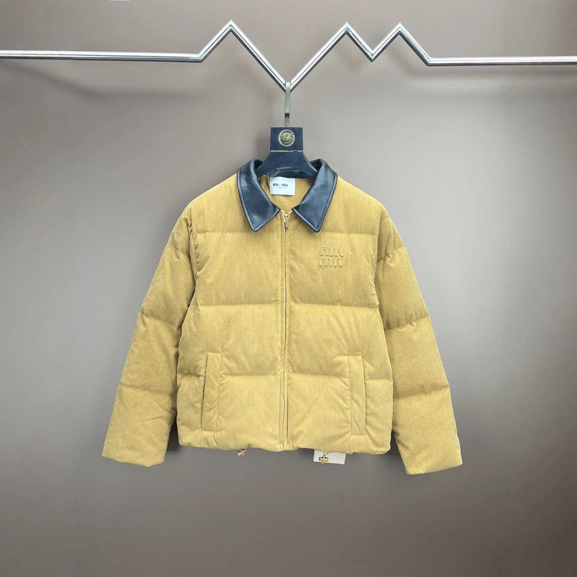 版本MIU缪家经典字母贴标灯芯绒90白鹅绒皮领面包羽绒服