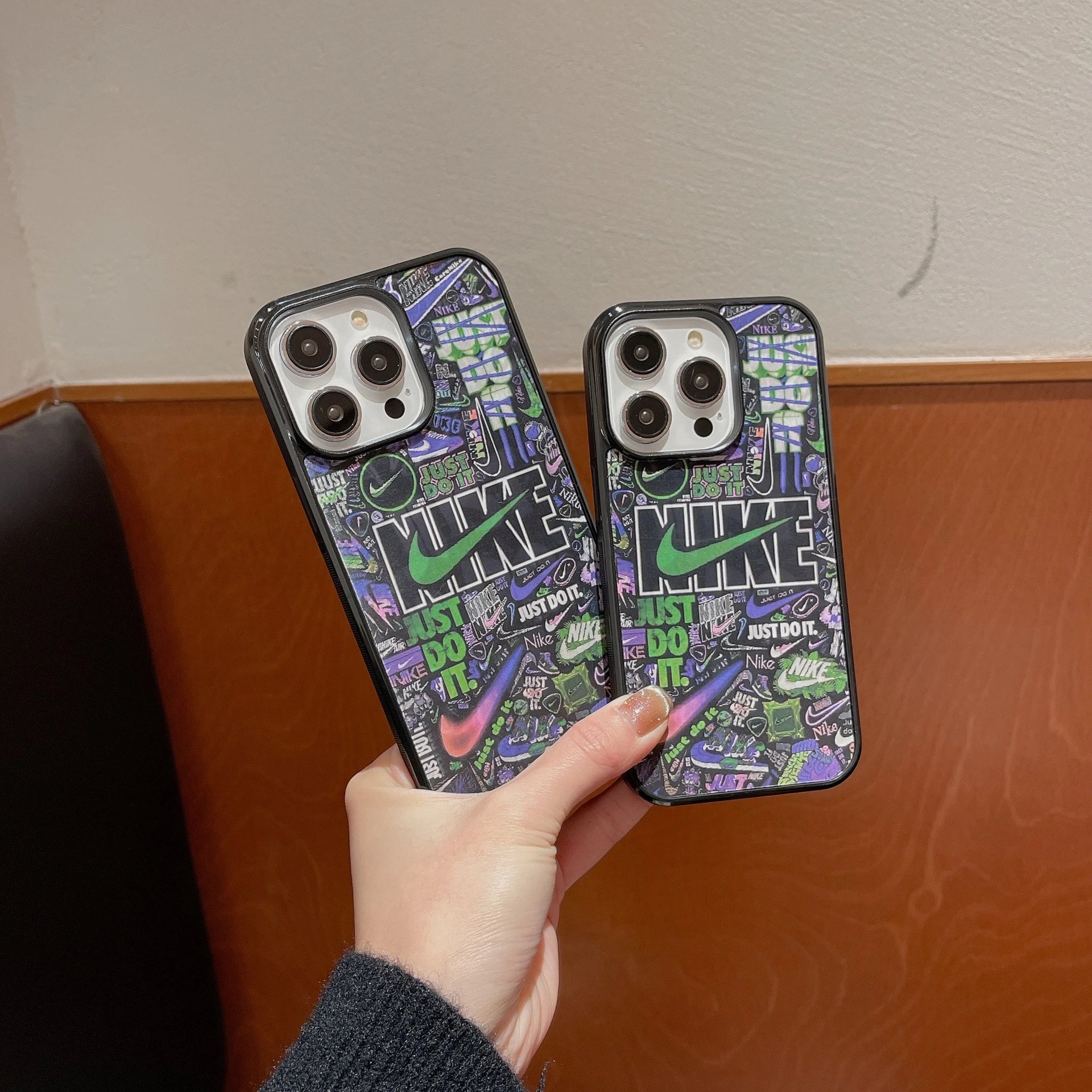 潮牌3D磁吸变幻图苹果15promax手机壳iPhone13情侣16Pro