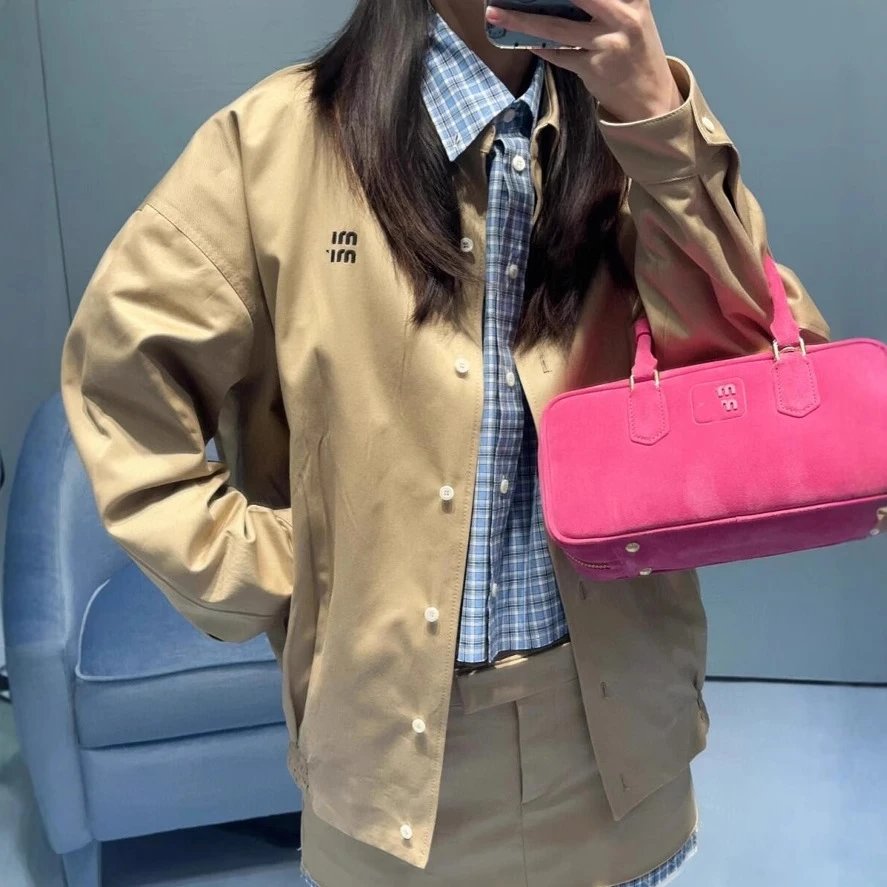 本MIU缪家字母刺绣系扣式纯色夹克外套男女