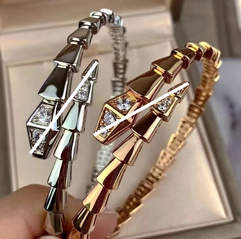 宝家新款玫瑰金蛇形手镯女奢华大气手链高品质蛇头手环超闪蛇骨潮