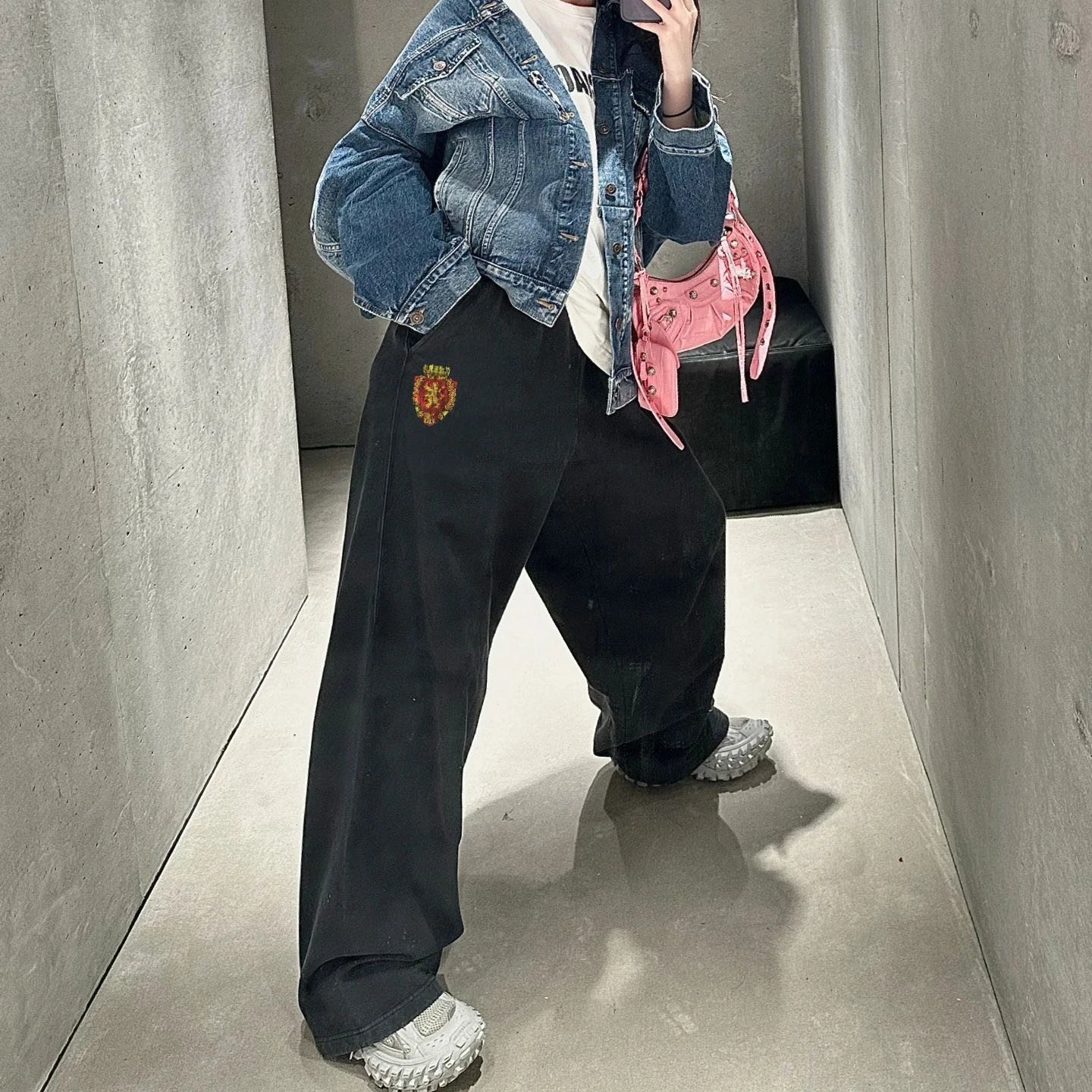 巴黎B家曼联盾牌刺绣网红款水洗做旧破洞破坏直筒长裤卫裤
