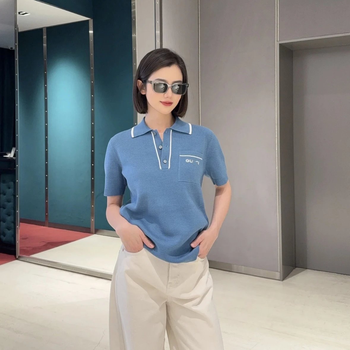 GU家浅蓝色胸前口袋字母针织翻领Polo短袖T恤男女