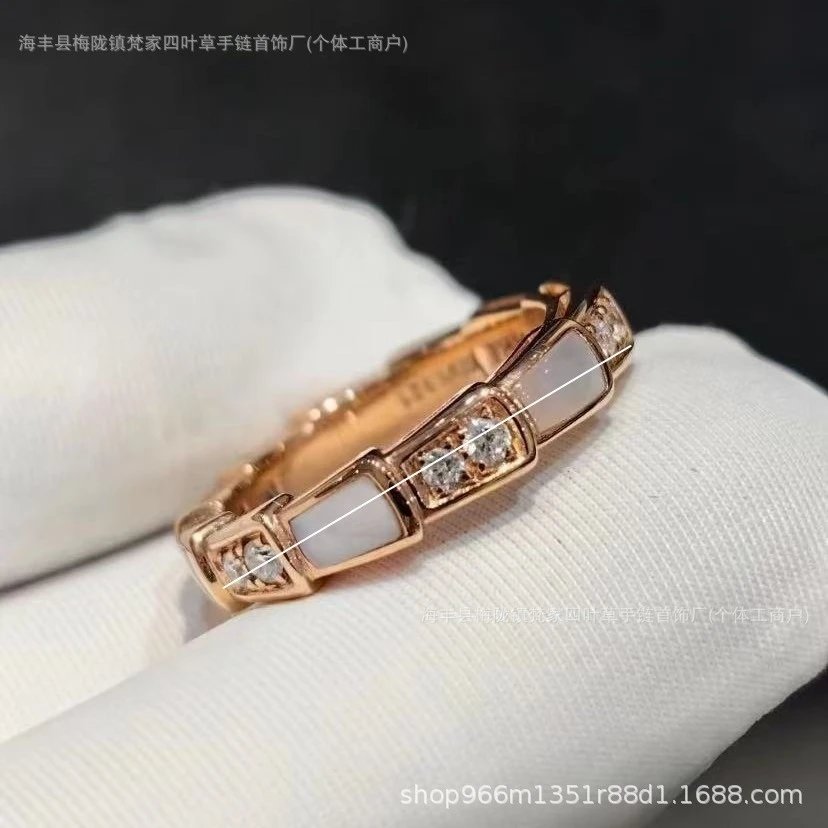 宝家白贝母戒指女设计18K玫瑰金高级感镶钻网红时尚蛇骨指环