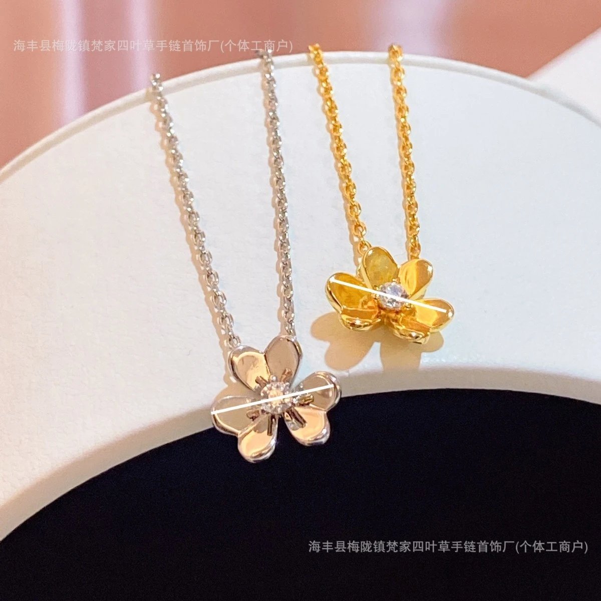 梵家三叶草项链女满钻花瓣幸运草镀18k玫瑰金锁骨链高级网红夏季