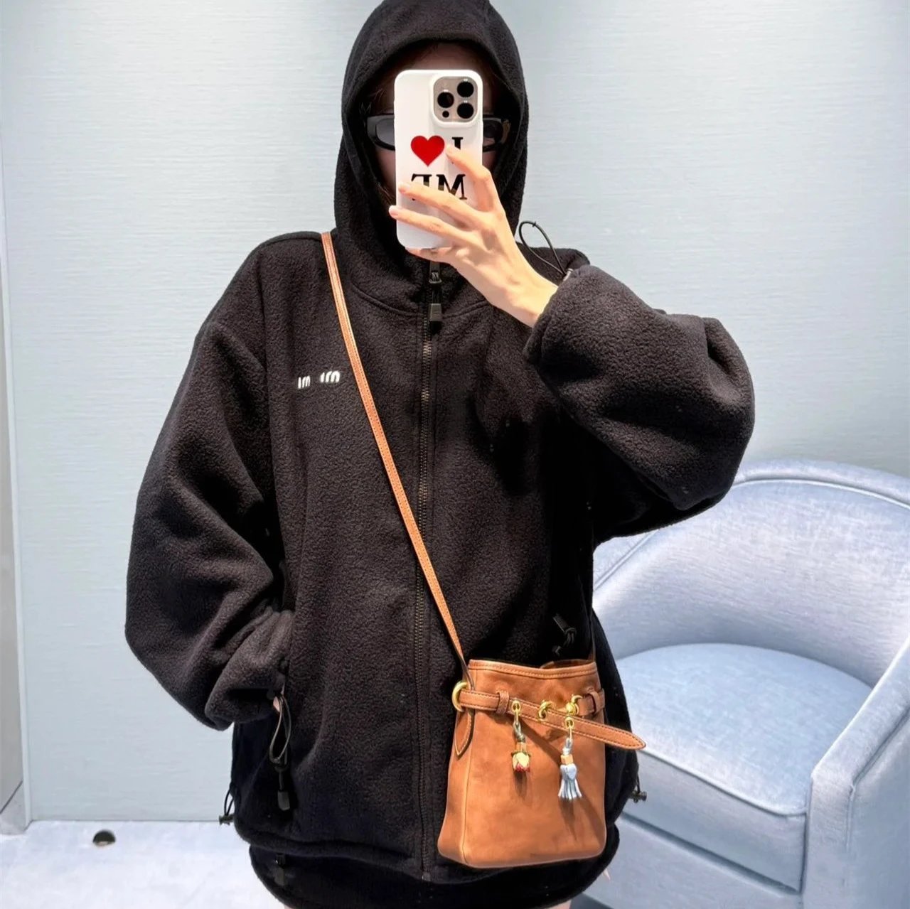 MIU家胸前刺绣徽标logo抽绳摇粒绒拉链连帽外套男女