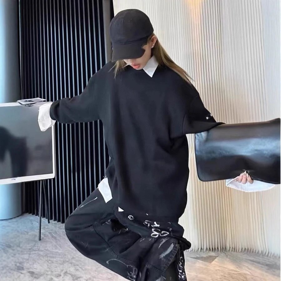 巴黎B家小红书网红款手臂巴黎小标圆领套头毛衣男女