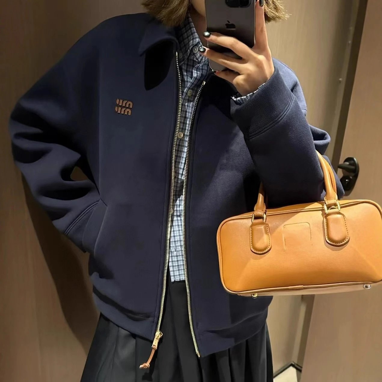 MIU缪家款徽标LOGO皮标藏青色太空棉翻领夹克外套男女